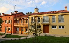 Casa Lenka